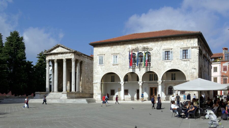 Das Rathaus in Pula