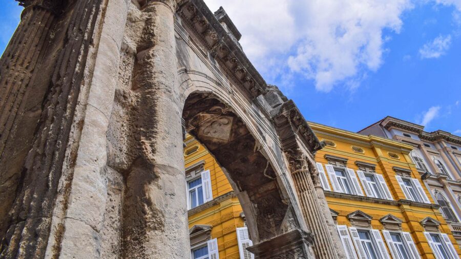 Das Goldene Tor in Pula